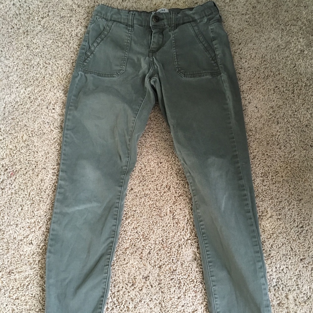 Woman’s Green Skinny Pants